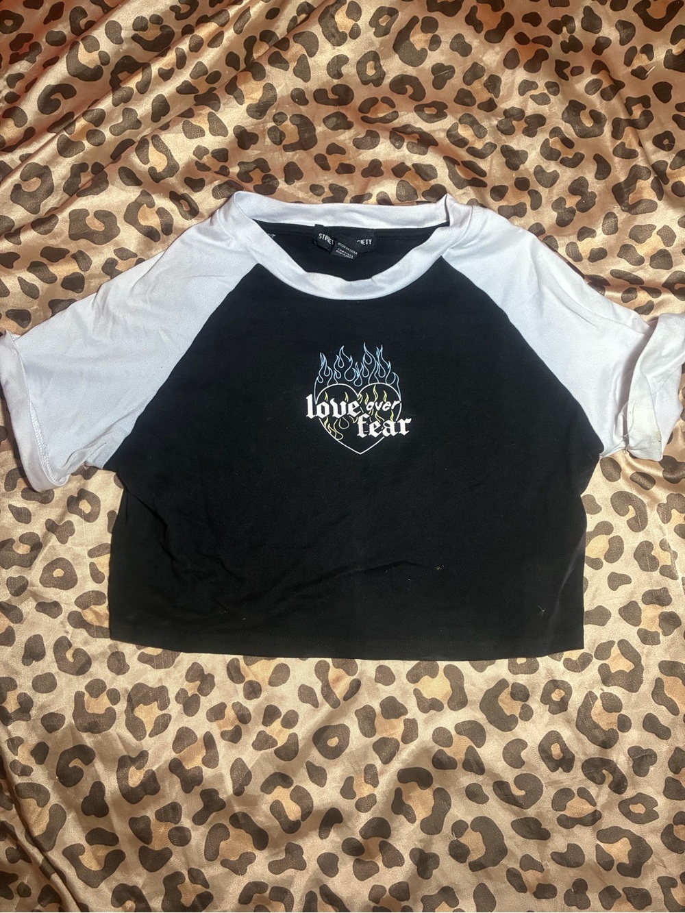 ⭒ cropped streetwear society love over fear top